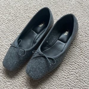 BRAND NEW ZARA FLATS
